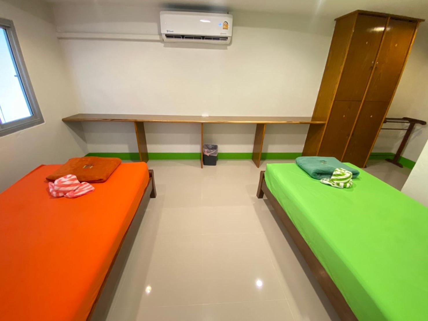 Lotus Hostel Beach 코타오 외부 사진
