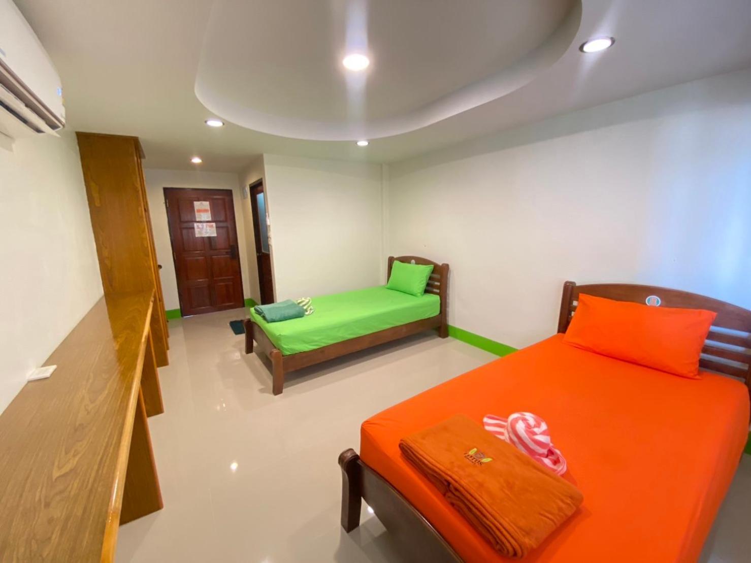 Lotus Hostel Beach 코타오 외부 사진