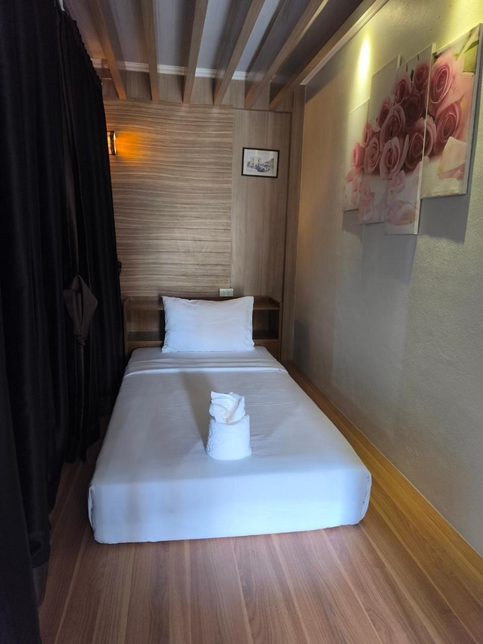 Lotus Hostel Beach 코타오 외부 사진